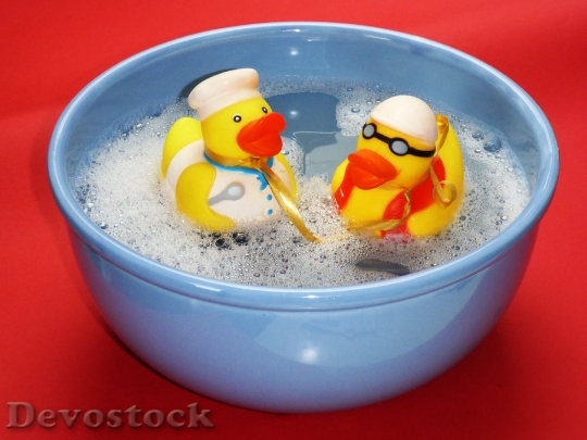 Devostock Bath Splashing Ducks Joy 162587 4K.jpeg