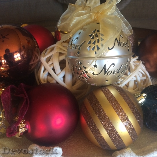 Devostock Christmas Ornaments HolidayBall 4K
