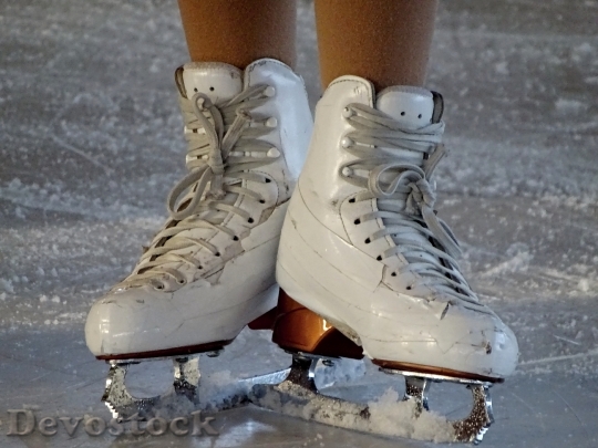 Devostock FOOT WEARING SKATE SHOES GIRL SKATING