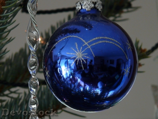 Devostock Glass Ball Christmas Ornamnt 5 4K
