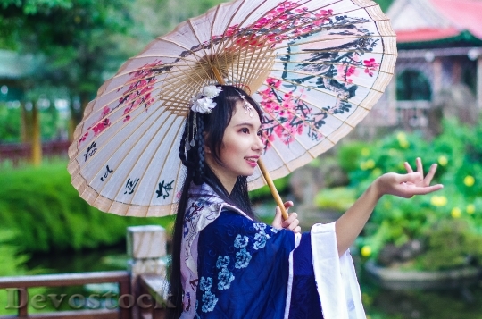 Devostock TAIWANESE WOMAN  TANG UMBRELLA HAN COSTUMES
