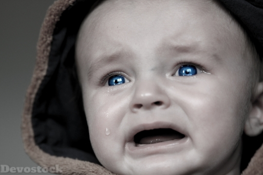 Devostock Baby Tears Small Child 1 4K