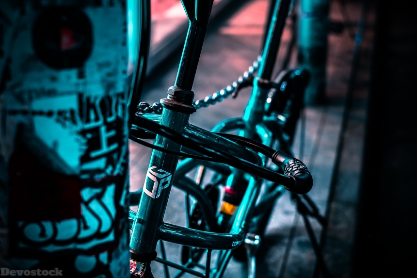 Devostock City Lights Night Locked Bicycle 4k