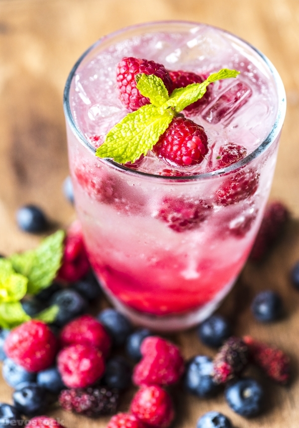 Devostock Food Iced Water Fruits Fresh Blueberries Raspberries Mint 4k