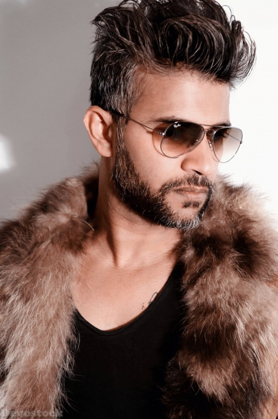 Devostock Handsome Man Beard Fur Jacket Sunglasses Good Looking 4k