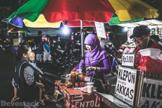 Devostock Lights Muslim Girl Night Market 4K.jpeg