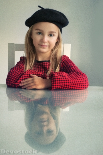 Devostock Little Beautiful Innocent Girl Table Hat 4k