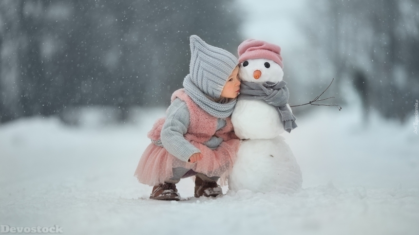 Devostock Little Girl Snowman Love Kiss Cold Weather Winter 4k