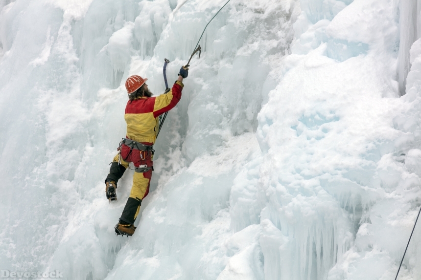 Devostock Nature Snow Ice Sport Man Diging Strength Strong Beard Challenge 4k