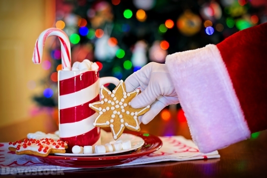 Devostock Santa Hands Star Gifts 4k
