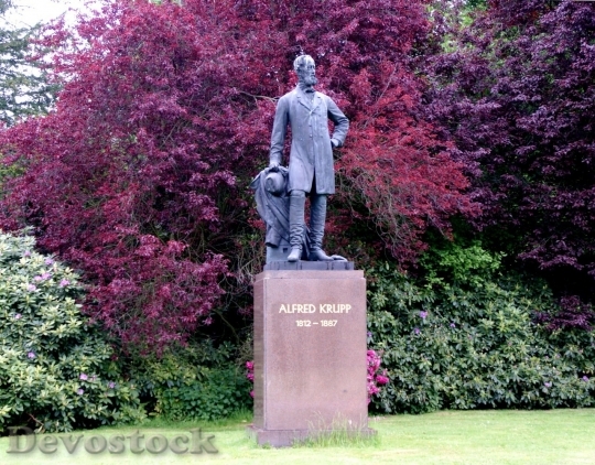Devostock Alfred krup statue