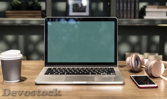 Devostock Laptop in a coworking space