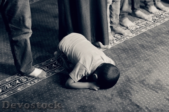 Devostock Kid Praying Muslim Islam