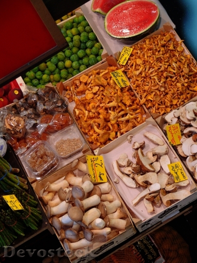 Devostock Mushrooms Market Chanterelles 917478