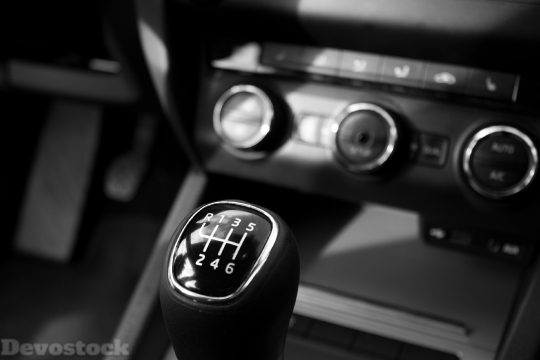 Devostock Black And White Car Interior Gear Shift 8993 4K