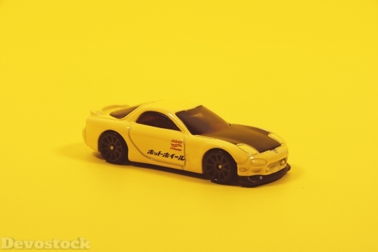 Devostock Yellow Cute Model 98206 4K