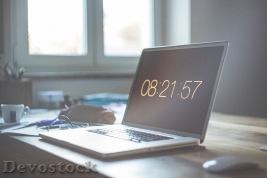 Devostock Apple Desk Laptop 23440 4K