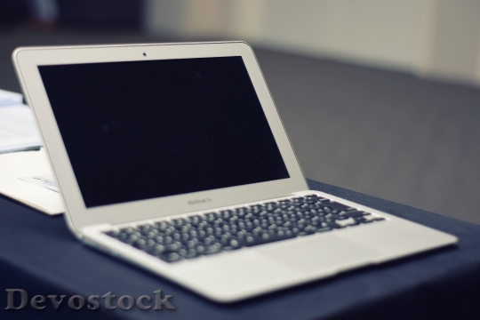 Devostock Apple Laptop Macbook 94396 4K