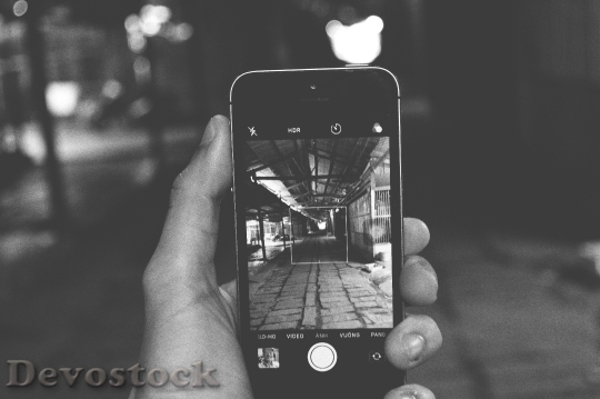 Devostock Black And White Hand Smartphone 70852 4K