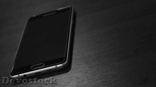 Devostock Black And White Smartphone Table 22638 4K