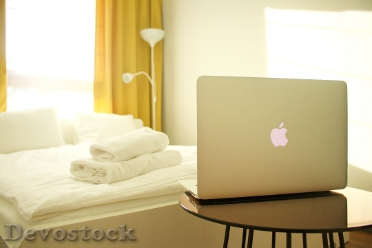 Devostock Laptop Bed Bedroom 115054 4K
