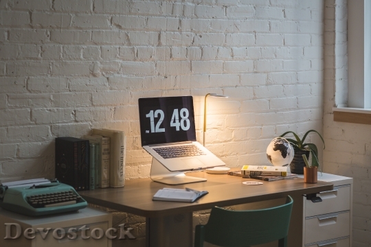 Devostock Light Desk Laptop 37304 4K