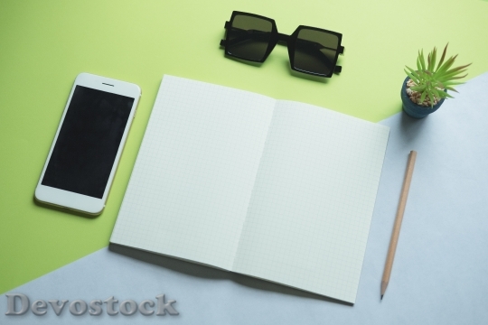 Devostock Sunglasses Smartphone Desk 37074 4K