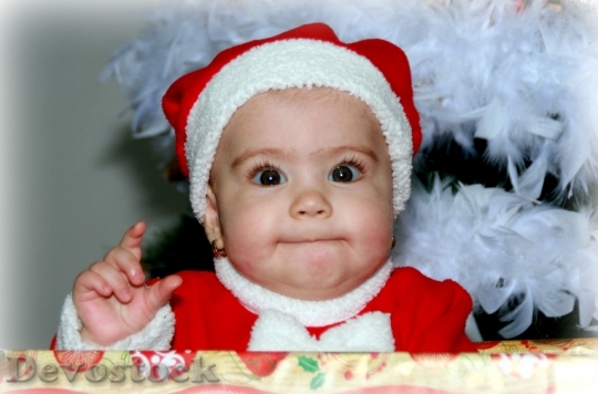 Devostock Baby Christmas Portrait 104983 4K