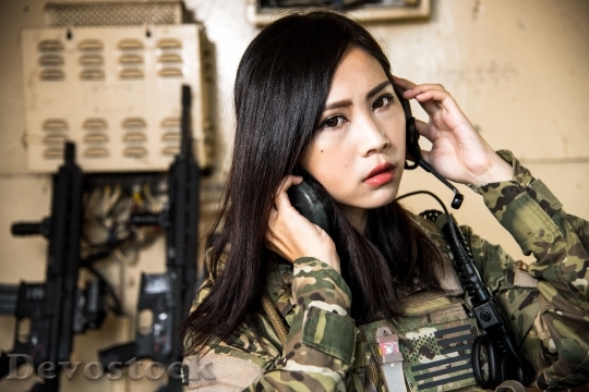 Devostock FEMALE SOLDIER COMMUNICATE HEADSET
