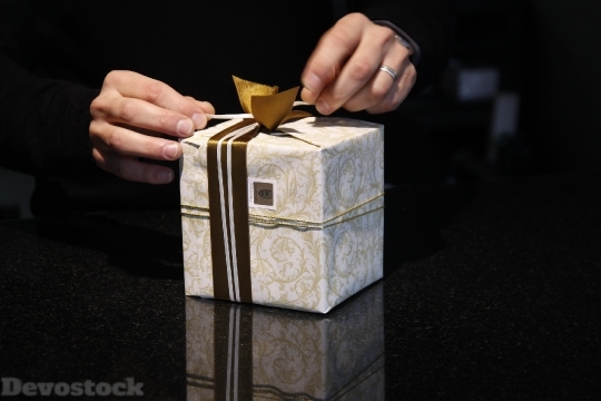 Devostock Gift Packaging Loop Chritmas 4K