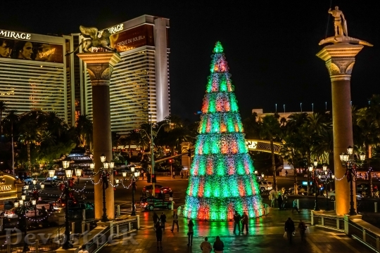 Devostock Las Vegas ChristmasTree 4K