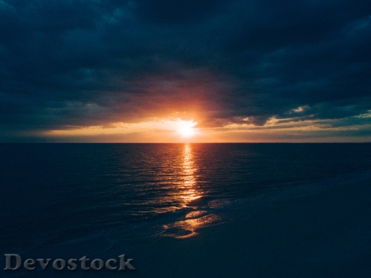 Devostock Light Sea Dawn 78275 4K