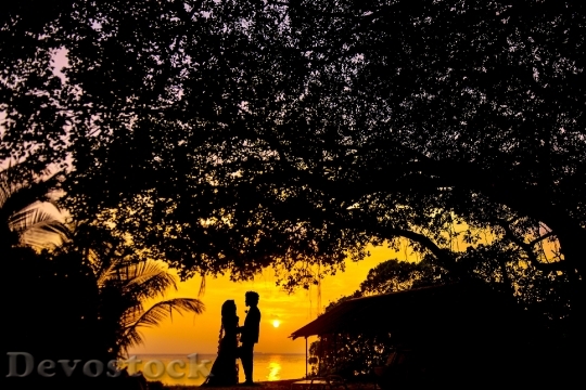 Devostock Light Sunset Couple 124961 4K