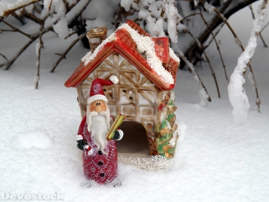 Devostock Santa Home Snow hite 4K