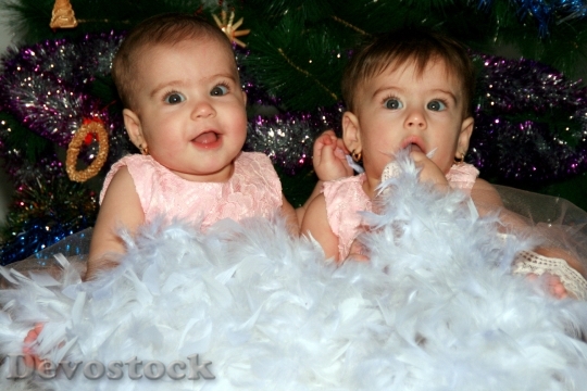 Devostock Sisters Twin Snowflakes Christas 0 4K