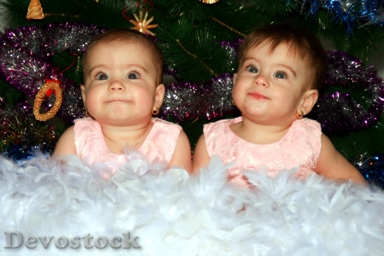 Devostock Sisters Twin Snowflakes Christas 3 4K