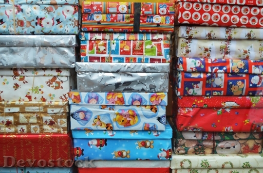 Devostock Surprises Gifts Christmas Wraping 4K