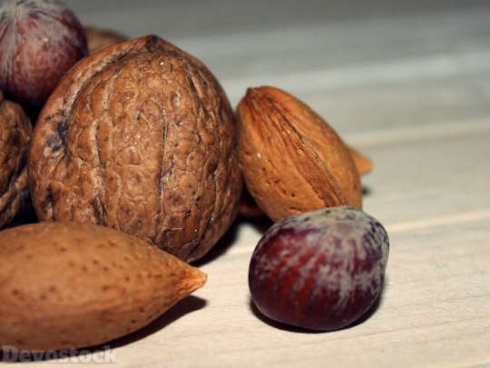 Devostock Walnut Nuts Hazelnut Alonds 4K