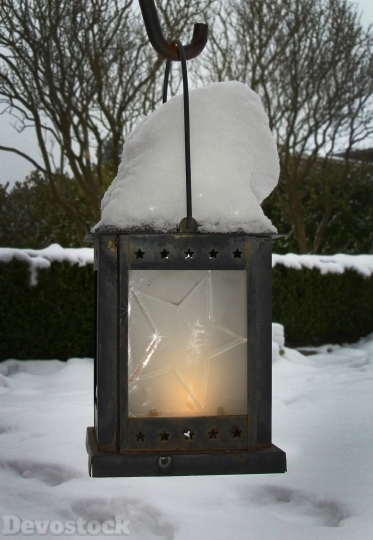 Devostock Winter Snow Lantern Wntry 4K