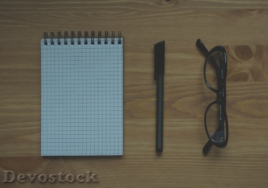 Devostock Wood Desk Notebook 16322 4K