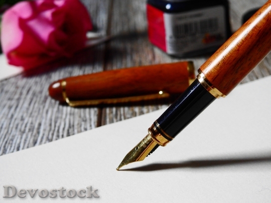 Devostock Wood Desk Pen 35640 4K