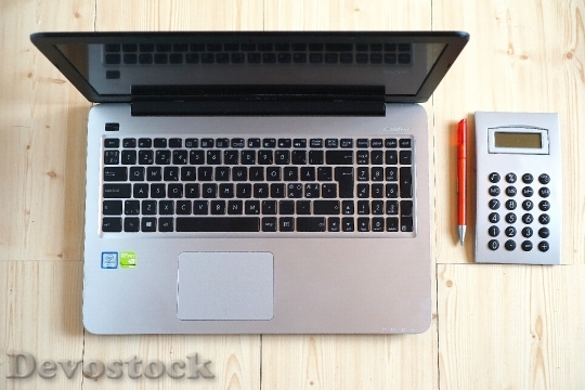 Devostock Wood Laptop Pen 16319 4K