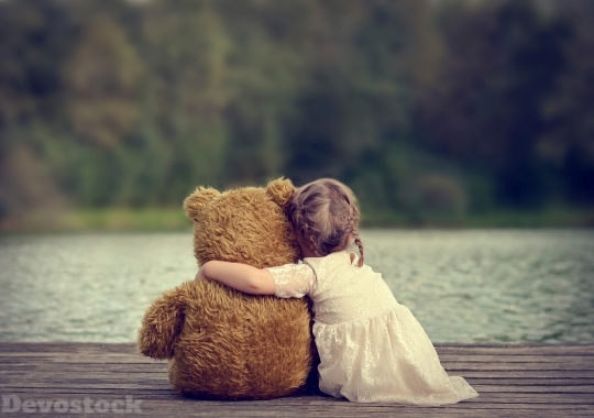 Devostock Beautiful Little Girl River Friendship Teddy Bear 4k