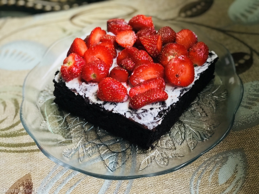 Devostock Brownies with strawberries 