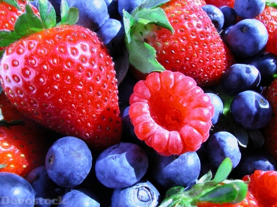 Devostock Delicious Berries Strawberry Blueberry Raspberry Fruit 4K