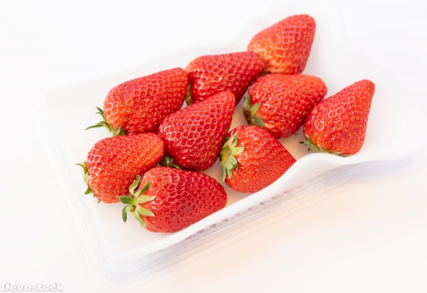 Devostock Fruits Food Healthy Strawberry White Background plate 4k