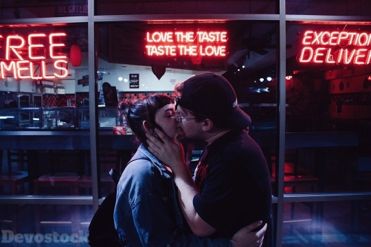Devostock Lights Couples Kissing 4K.jpeg
