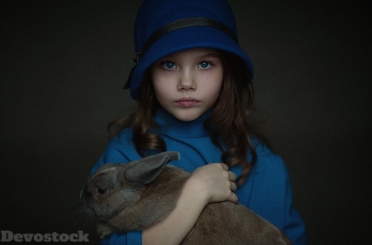 Devostock Little Girl With Rabbit 4K