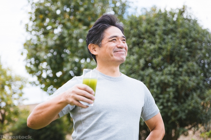 Devostock Man Outdoor Drinking Healthy Green Juice Lifestyle Sport Energy 4k