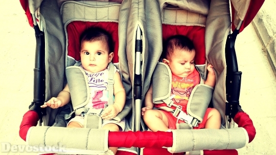 Devostock Twins Baby Beauties 435070 4K